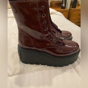 DKNY patten leather brown ankle boots size 8 1/2 Perfect condition!